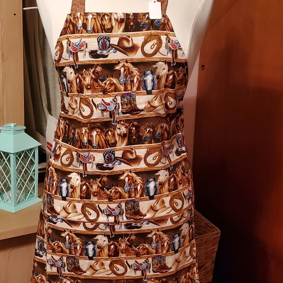 APRONS - Picture 16 of 16